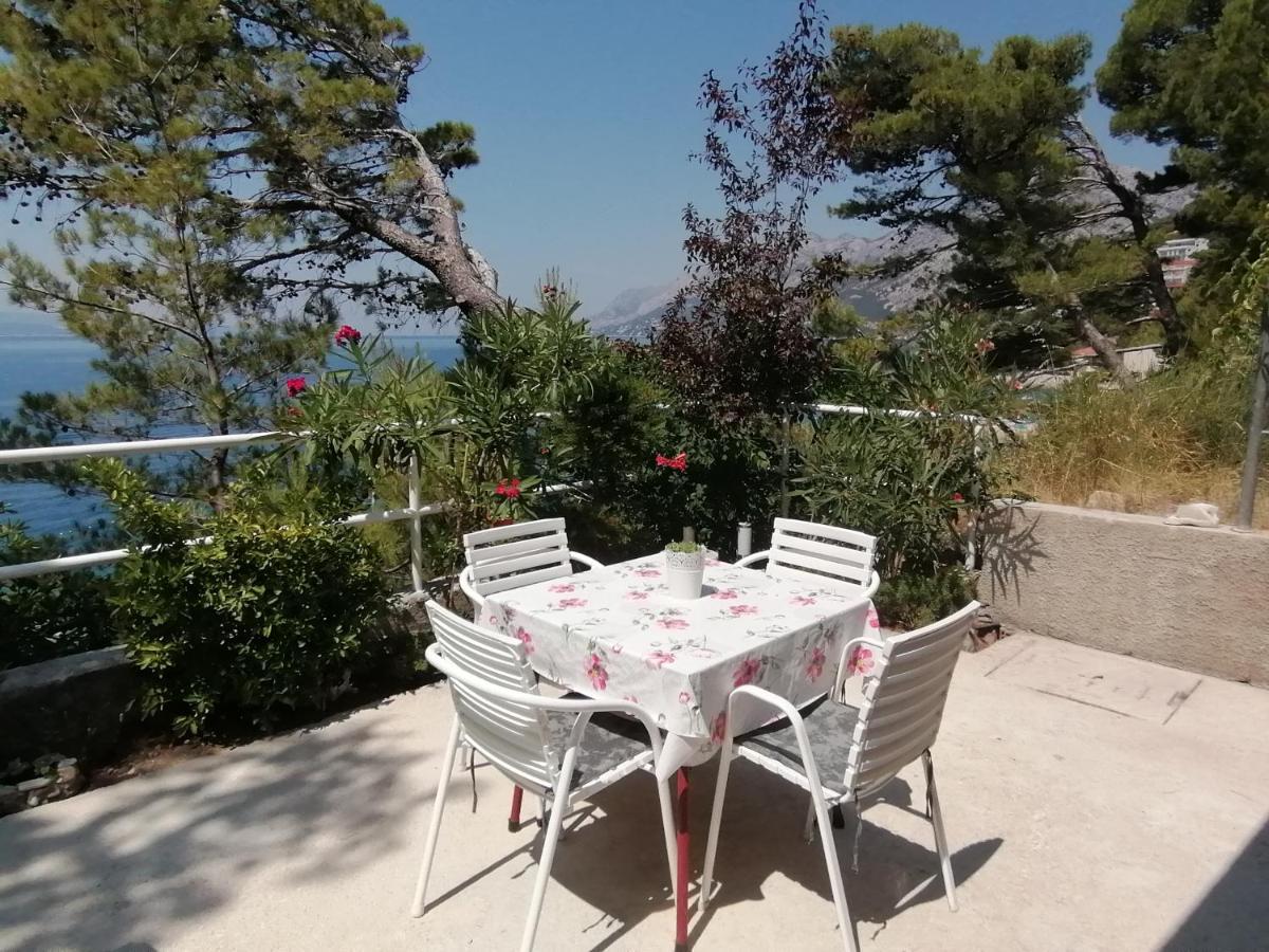 Apartmani Mares - 20 M From The Beach Brela Buitenkant foto