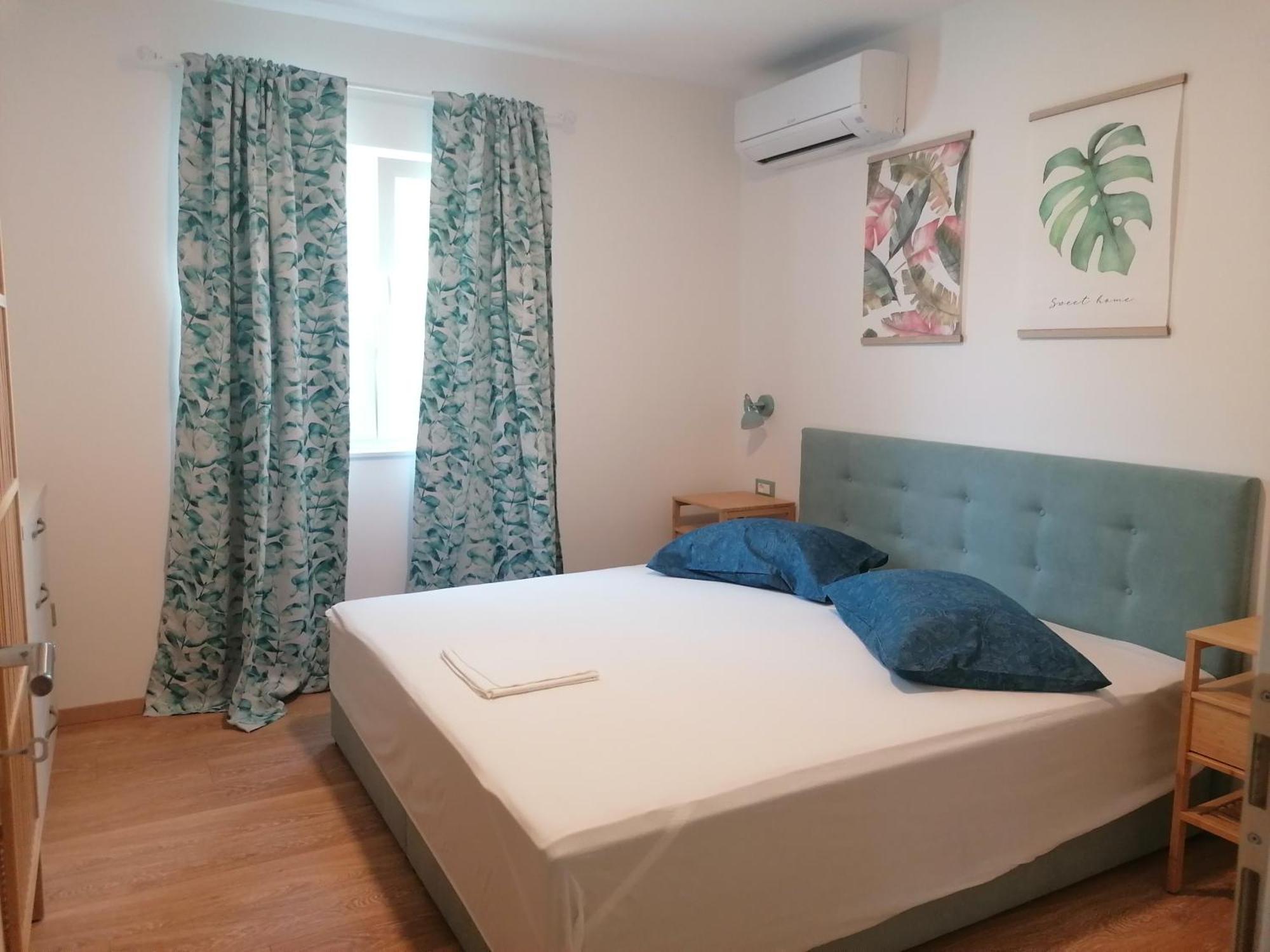 Apartmani Mares - 20 M From The Beach Brela Buitenkant foto